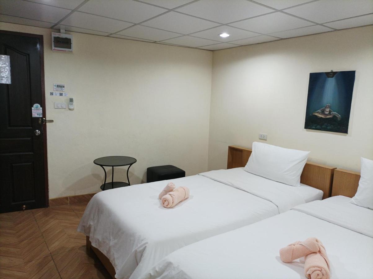 Double D Rooms & Cafe Bangkok Exteriör bild