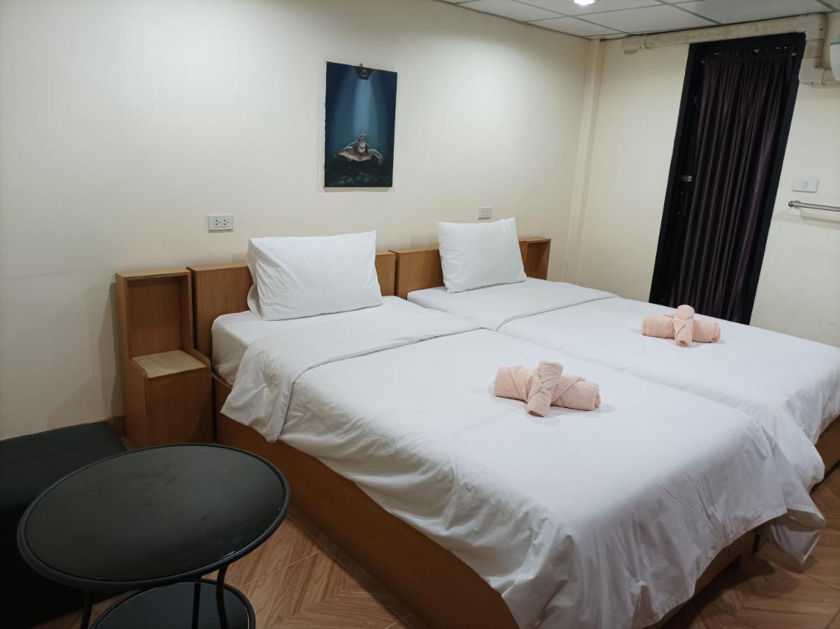 Double D Rooms & Cafe Bangkok Exteriör bild