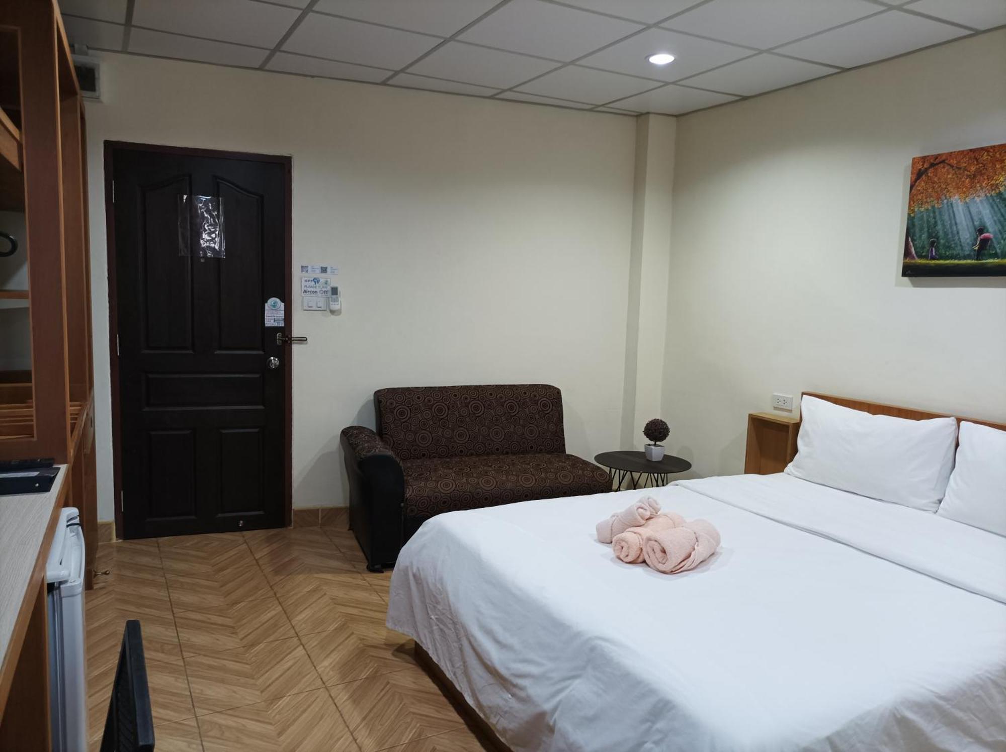 Double D Rooms & Cafe Bangkok Exteriör bild