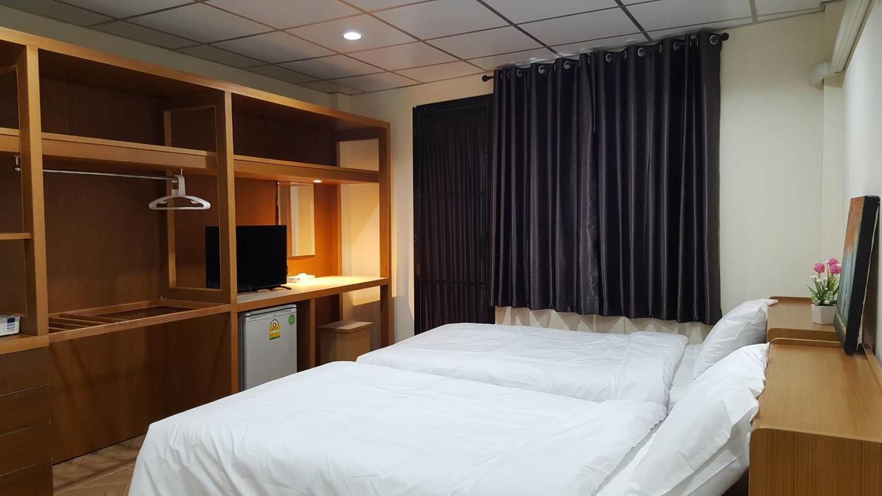 Double D Rooms & Cafe Bangkok Exteriör bild