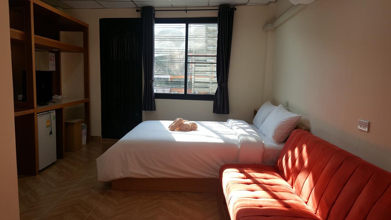 Double D Rooms & Cafe Bangkok Exteriör bild