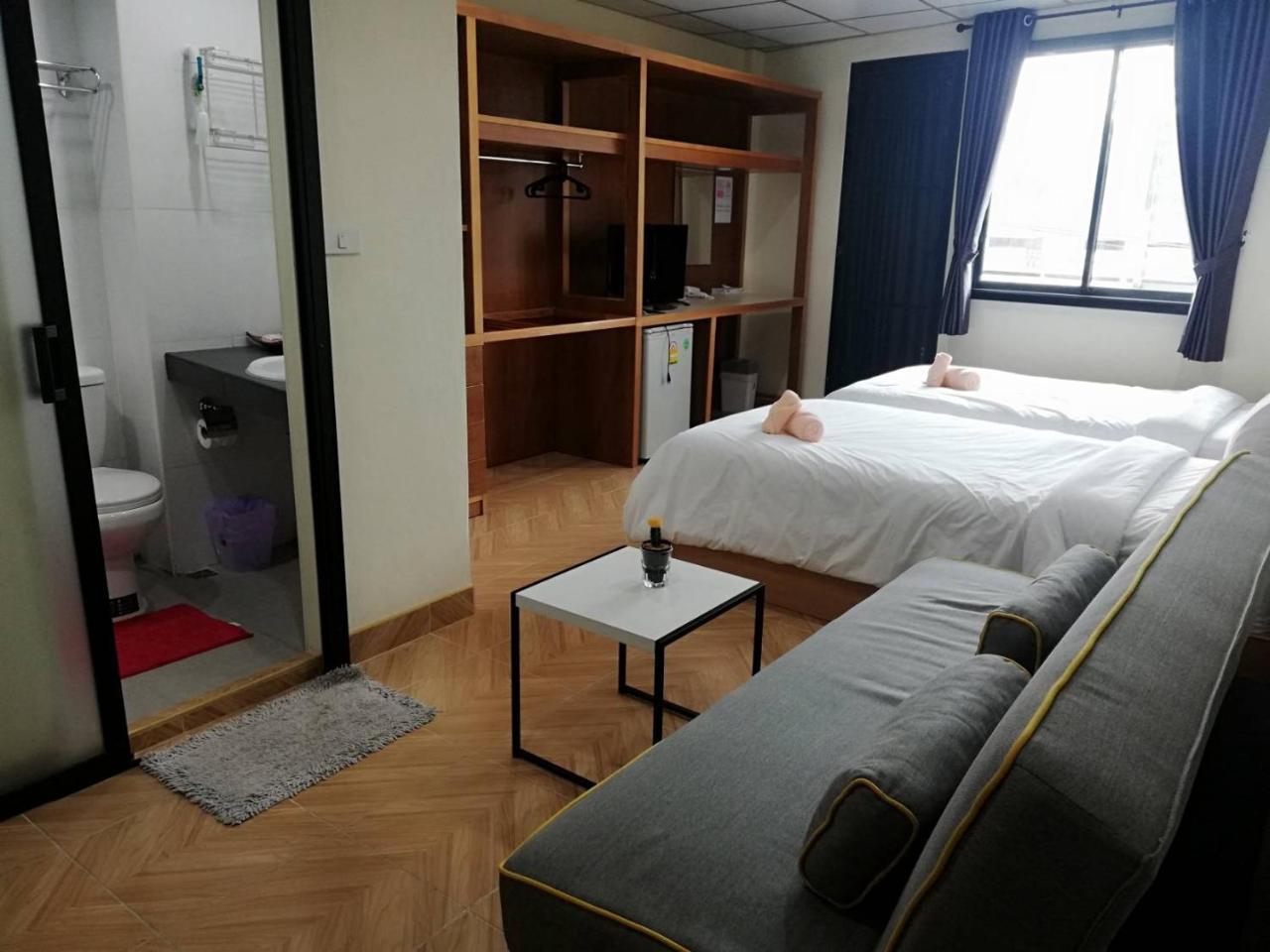 Double D Rooms & Cafe Bangkok Exteriör bild