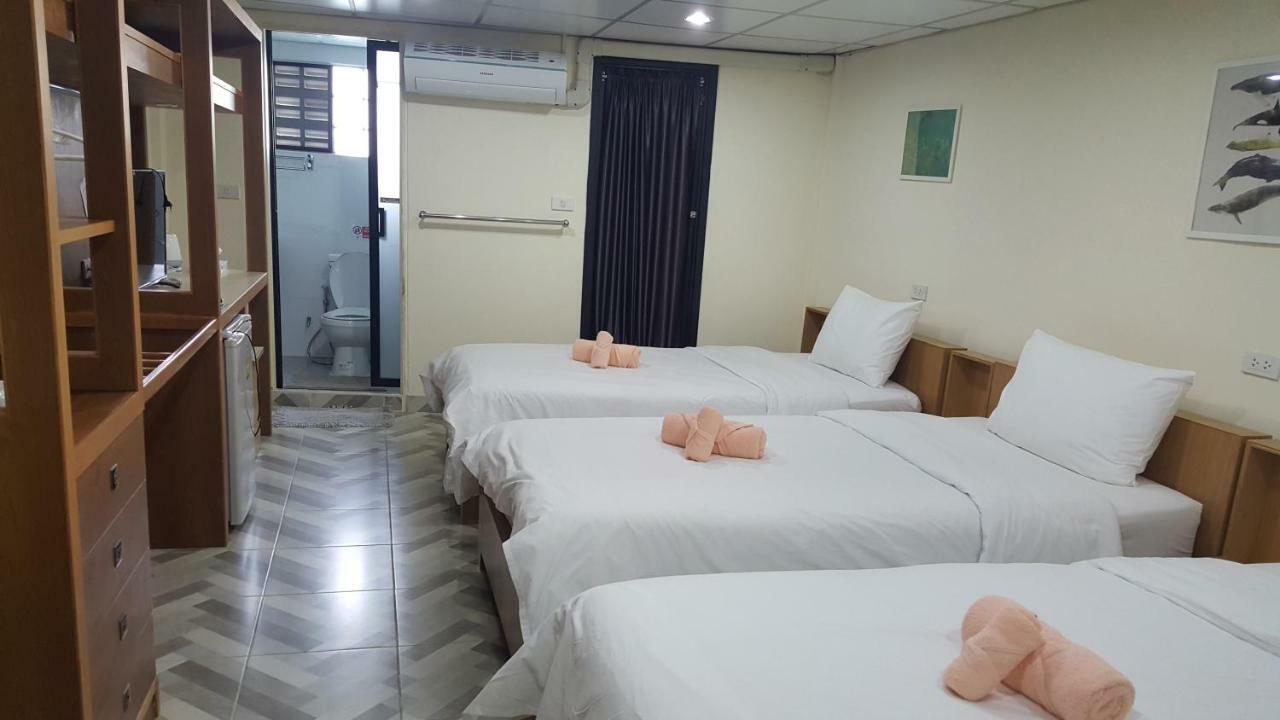 Double D Rooms & Cafe Bangkok Exteriör bild