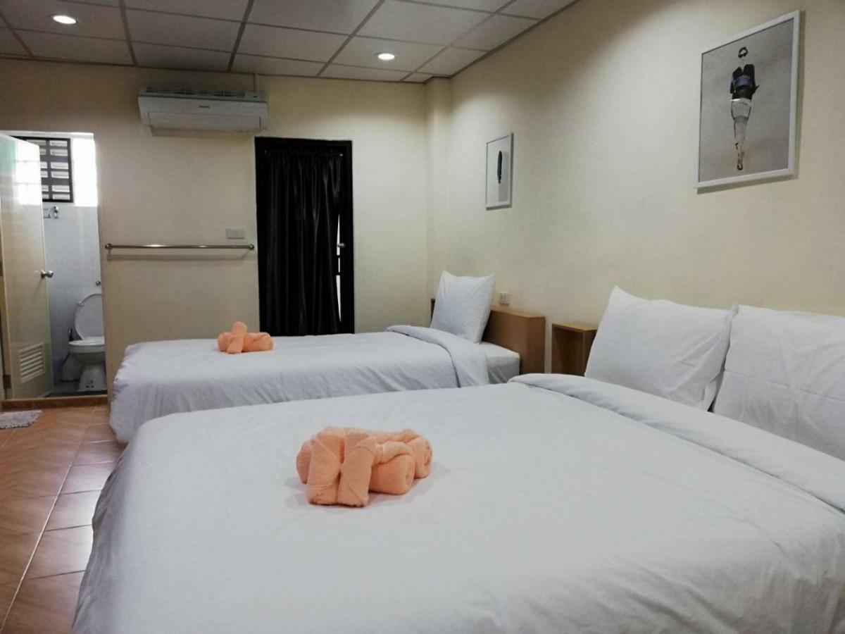 Double D Rooms & Cafe Bangkok Exteriör bild
