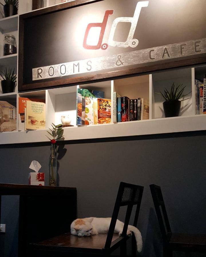 Double D Rooms & Cafe Bangkok Exteriör bild